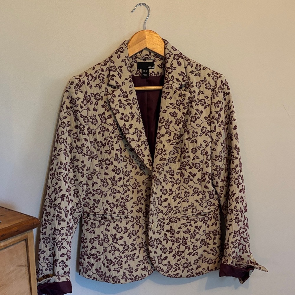 🛍️ H&M Vintage Burgundy Floral Blazer